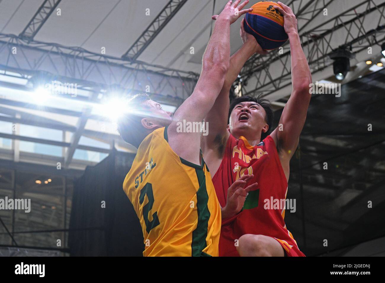 Singapore. 10th July, 2022. Liu Zeyi (R) of China competes during the ...