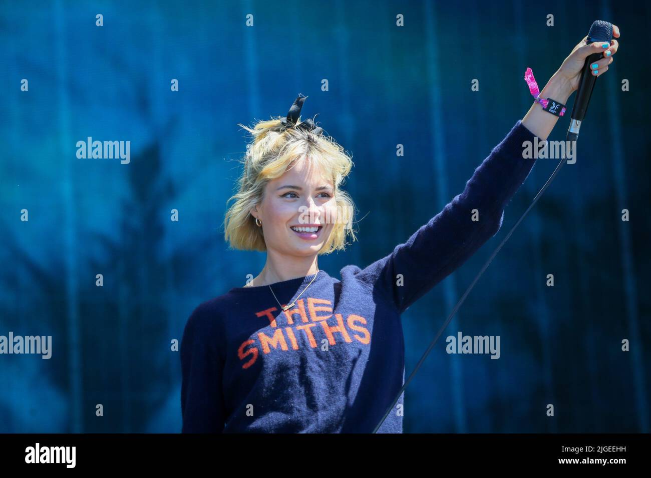 Glasgow, UK. 10th July, 2021. On the third and final day of the TRNSMT music festival held on Glasgow Green, Glasgow, Scotland UK, NINA NISBITT opened the main stage in front of a sell-out maximum capacity audience of 50,000. Credit: Findlay/Alamy Live News Stock Photo