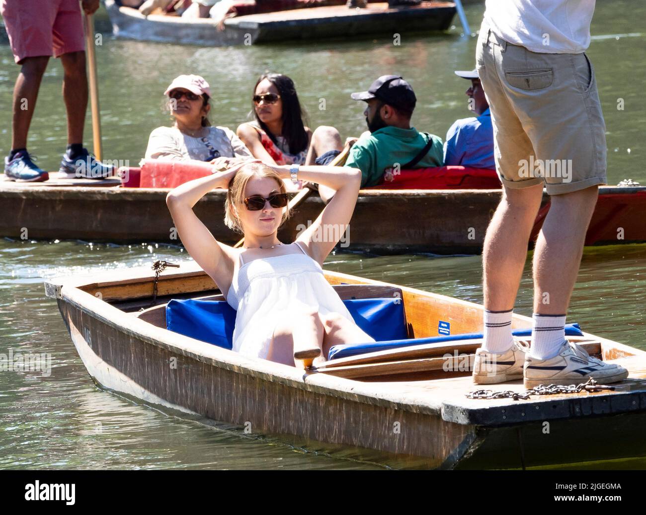 Cambridge, UK 10th July 2022. Tourists enjoy the hot Sunday weather punting on the River Cam in Cambridge. Credit: Headlinephoto/Alamy Live News. Stock Photo