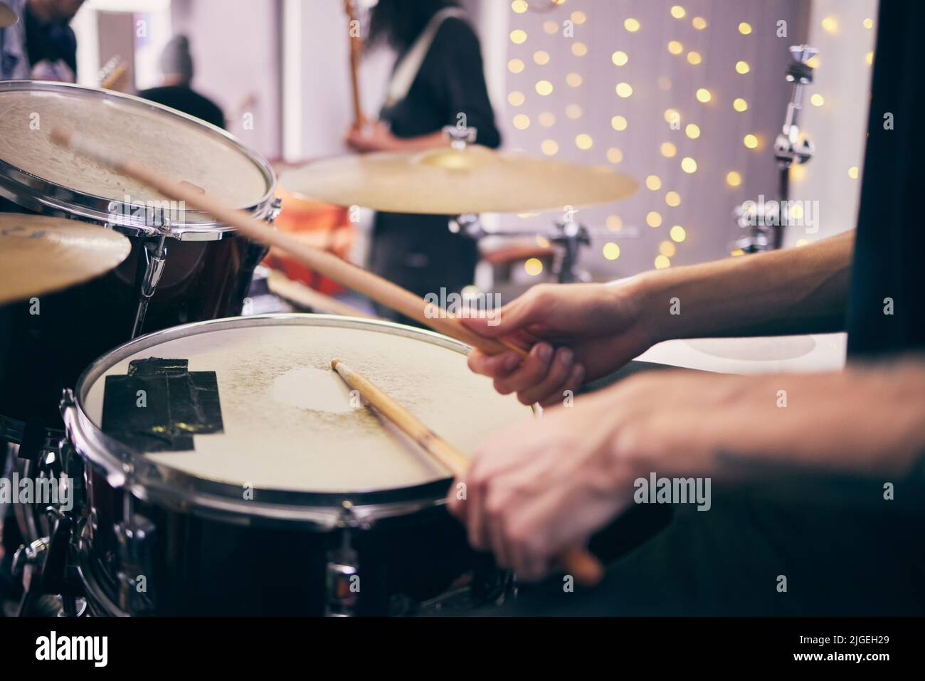 Drummer playing drums hires stock photography and images Alamy