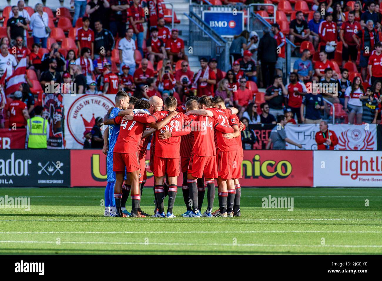 Toronto, Canada. 09th July, 2022. Toronto FC players huddle during the MLS game between Toronto FC and San Jose Earthquakes at BMO field. The game ended 2-2. Credit: SOPA Images Limited/Alamy Live News Stock Photo