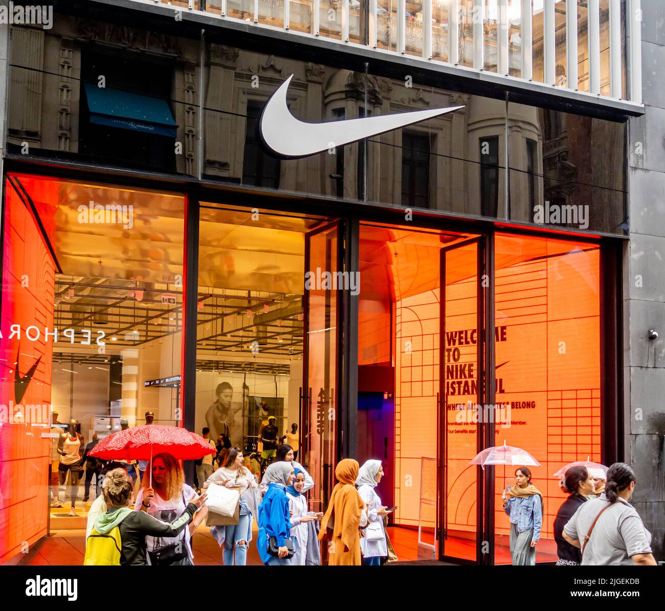 Istanbul shopping. Nike store window and logo in Taksim, Beyoglu, Istanbul,  Turkey Stock Photo - Alamy