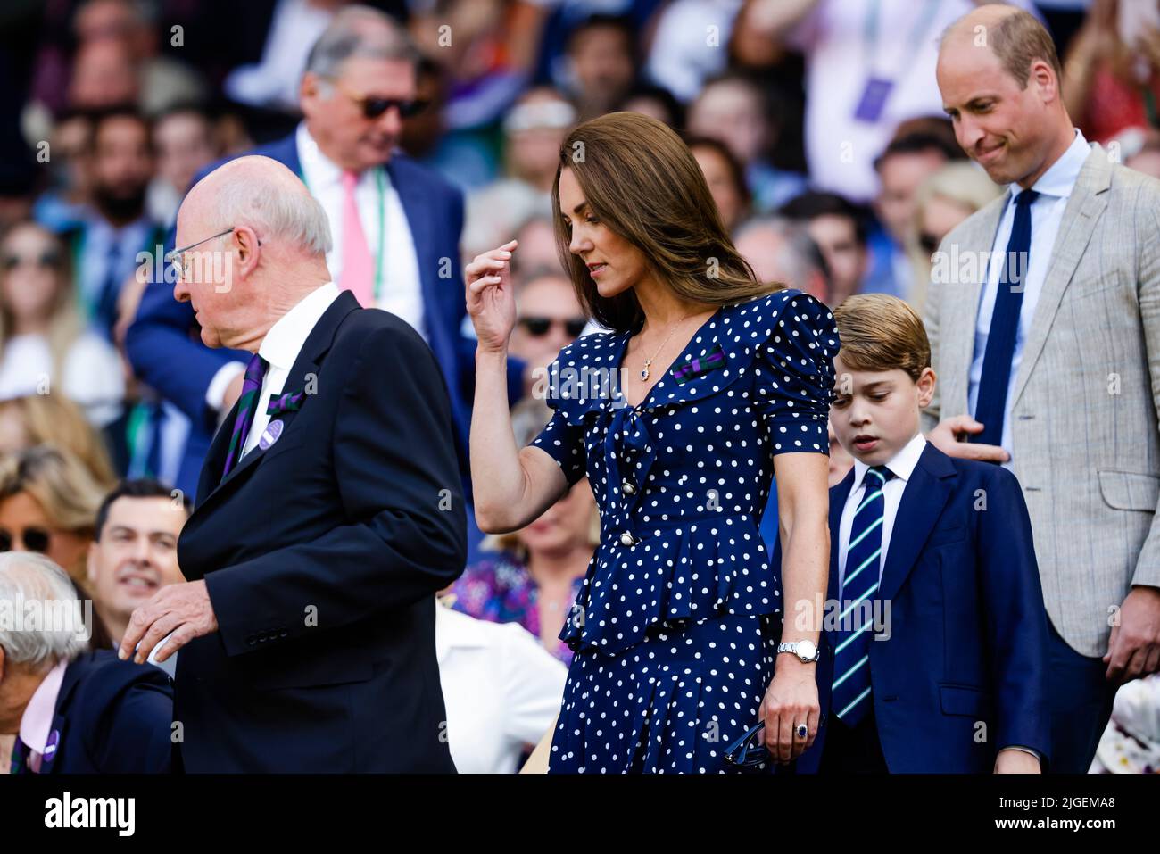 London, UK, 10th July 2022: HRH Catherine (L-R), Duchess of Cambridge, Prince Louis of Cambridge and Prince William during the men´s final at the 2022 Wimbledon Championships at the All England Lawn Tennis and Croquet Club in London. Credit: Frank Molter/Alamy Live news Stock Photo