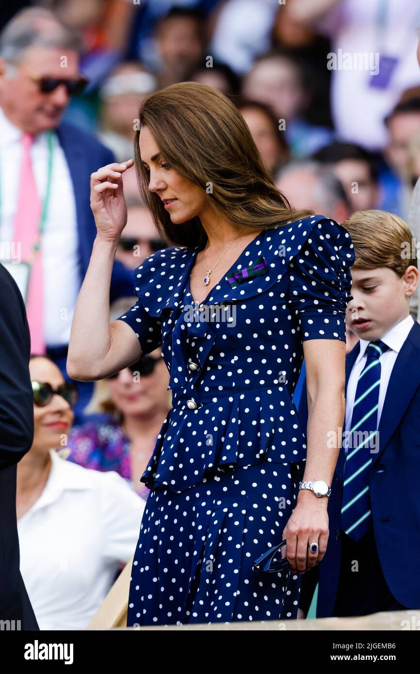 London, UK, 10th July 2022: HRH Catherine (L), Duchess of Cambridge and Prince Louis of Cambridge before the men´s final at the 2022 Wimbledon Championships at the All England Lawn Tennis and Croquet Club in London. Credit: Frank Molter/Alamy Live news Stock Photo