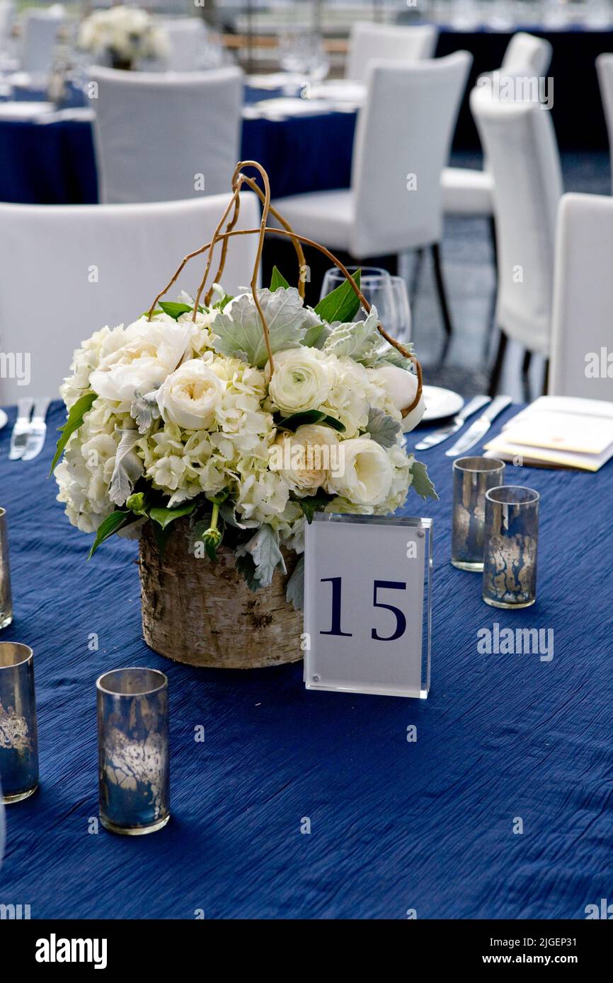 Wedding centerpieces table flowers hi-res stock photography and images ...