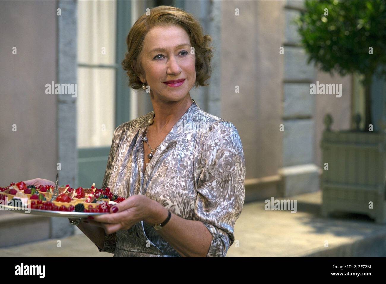 The Hundred Foot Journey 2022 oprah-winfrey-helen-mirren-the-hundred-foot-journey-2014-stock-photo