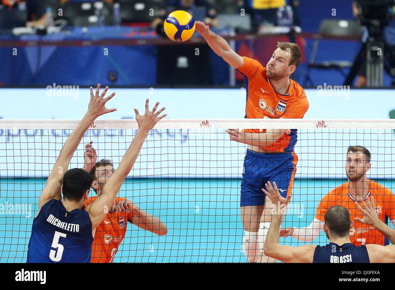 Gdansk, Poland. 10th July, 2022. Alessandro Michieletto (L) of Italy and Luuc van der Ent of the Netherlands during the 2022 men's FIVB Volleyball Nations League match between Italy and the Netherlands in Gdansk, Poland, 10 July 2022. Credit: PAP/Alamy Live News Stock Photo