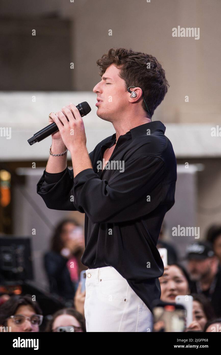 Charlie Puth on stage , NBC Today Show Concert Series with Charlie Puth, Rockefeller Plaza, New York, NY, United States   July 8, 2022. (Photo by: Simon Lindenblatt/Everett Collection) on stage for NBC Today Show Concert Series with Charlie Puth, Rockefeller Plaza, New York, NY July 8, 2022. Photo By: Simon Lindenblatt/Everett Collection Stock Photo