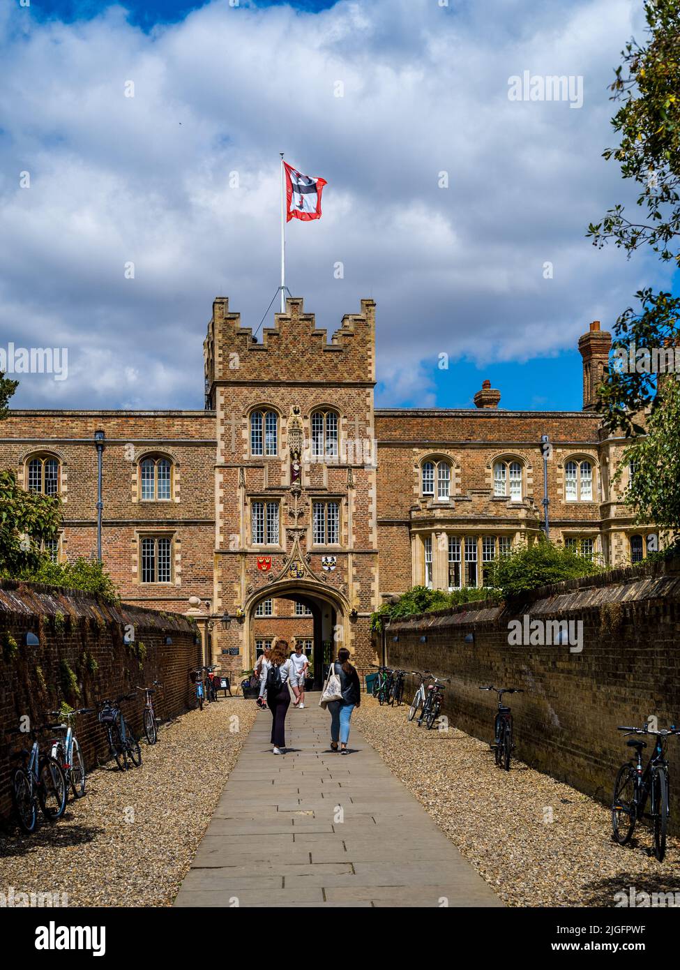 Jesus College Cambridge - Main gate entrance walkway, known as the chimney, to Jesus College, part of the University of Cambridge. Founded in 1496. Stock Photo
