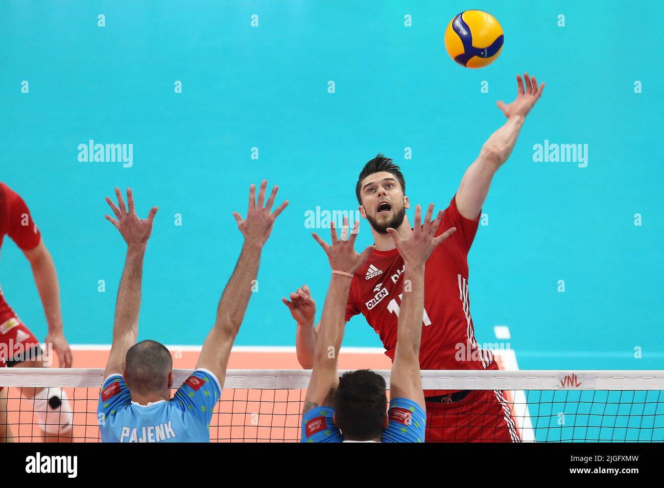Gdansk, Poland. 10th July, 2022. Aleksander Sliwka (R) of Poland and Alen Pajenk (L) of Slovenia during the 2022 men's FIVB Volleyball Nations League match between Poland and Slovenia in Gdansk, Poland, 10 July 2022. Credit: PAP/Alamy Live News Stock Photo