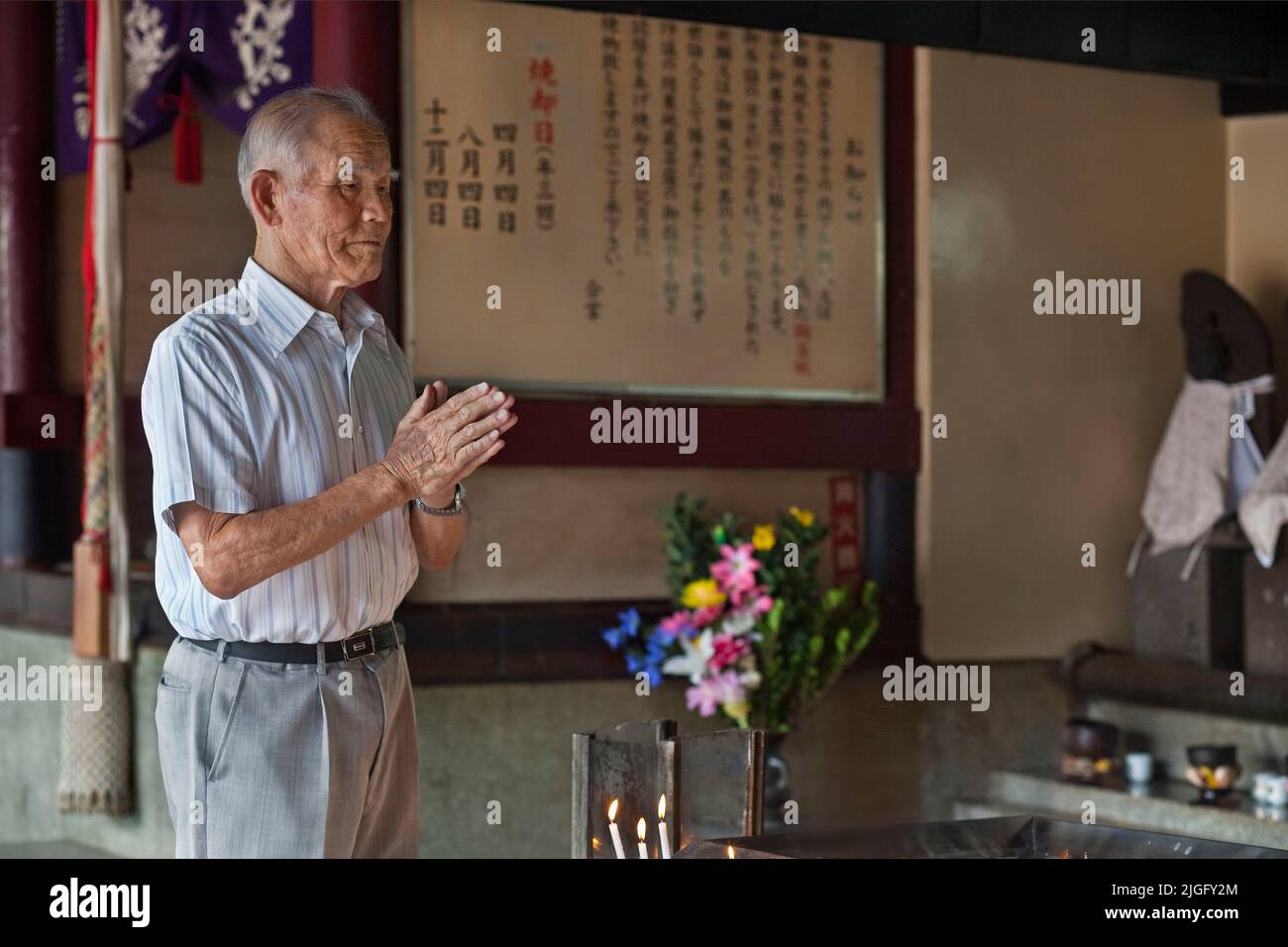 Elderly man prays at shrine in Tosu, Kyushu, Japan Stock Photo Alamy