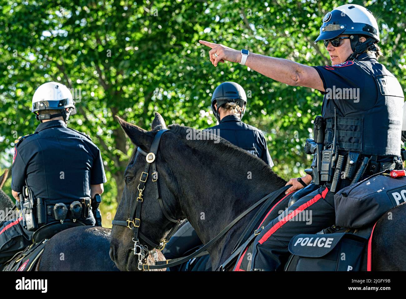 Police woman horse hi-res stock photography and images - Alamy