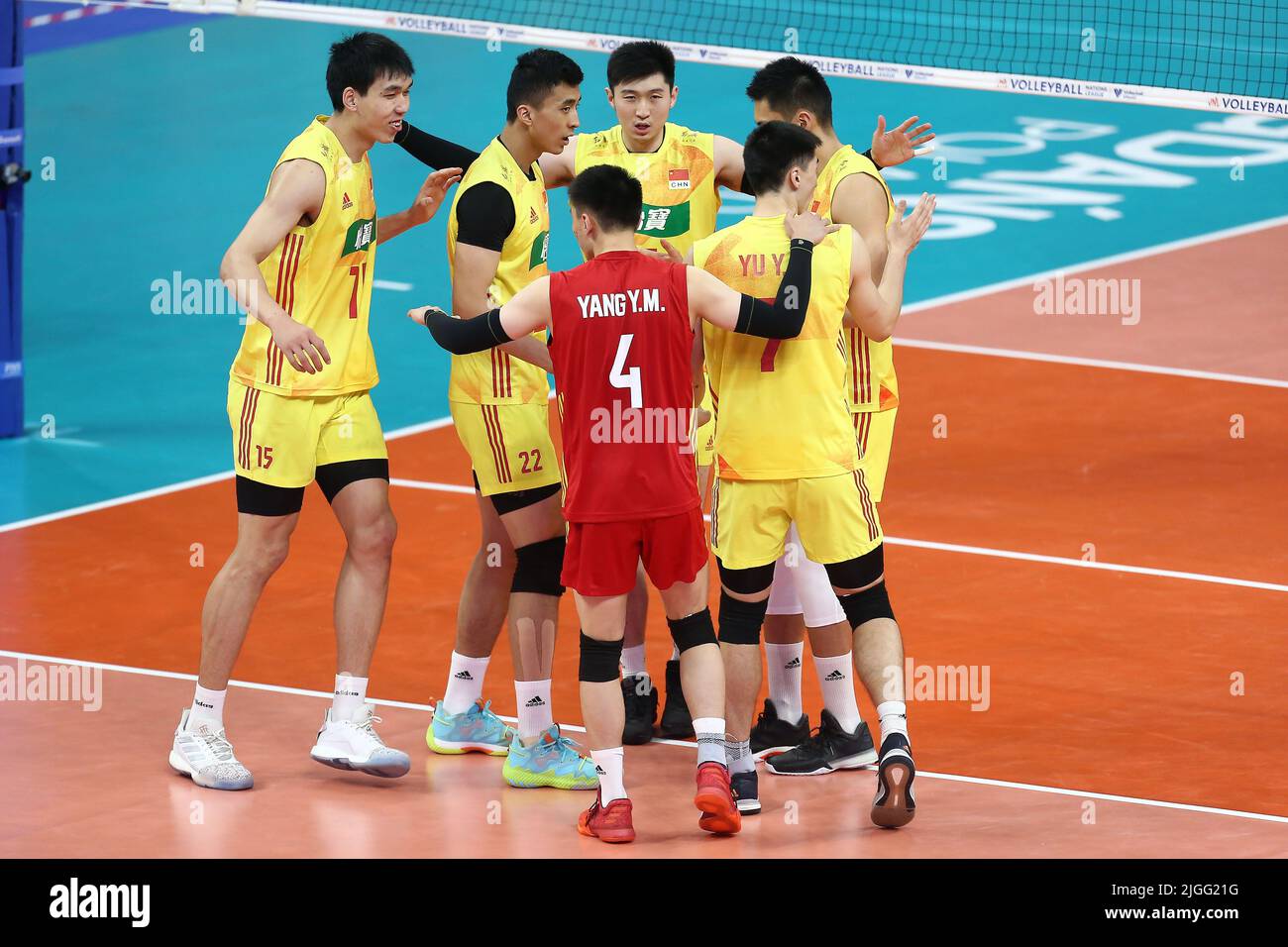 Gdansk, Poland. 10th July, 2022. Shikun Peng Jingyin Zhang Binglong Zhang during the FIVB Volleyball Nations League Men's Pool 6 match between China and Serbia in Gdansk, Poland on July 10, 2022. (Photo by Piotr Matusewicz/PressFocus/SIPA USA) France OUT, Poland OUT Credit: Sipa USA/Alamy Live News Stock Photo