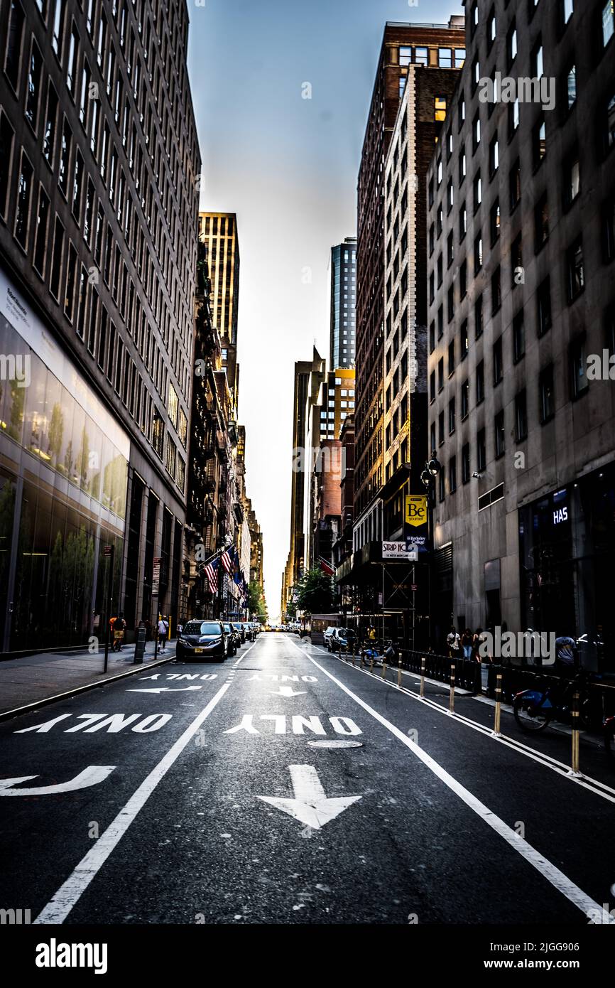 Sunset on Manhattan streets (Manhattanhenge) in New York Stock Photo ...
