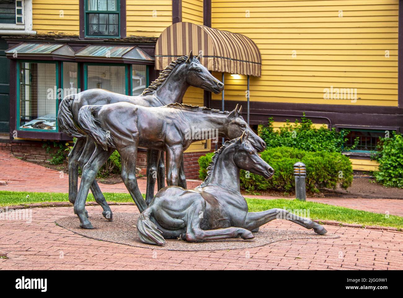 2021 05 22 Durango Co USA - Statue of three beautiful horses outside historic train station in downtown Durango Stock Photo