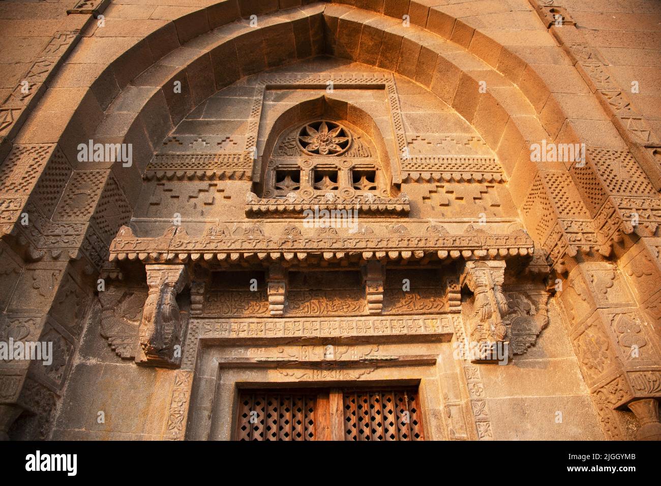 Beautiful Carving on the main entrance of Habshi Ghumat or tomb, Hapus Baug, Taluka Junnar, District Pune Stock Photo