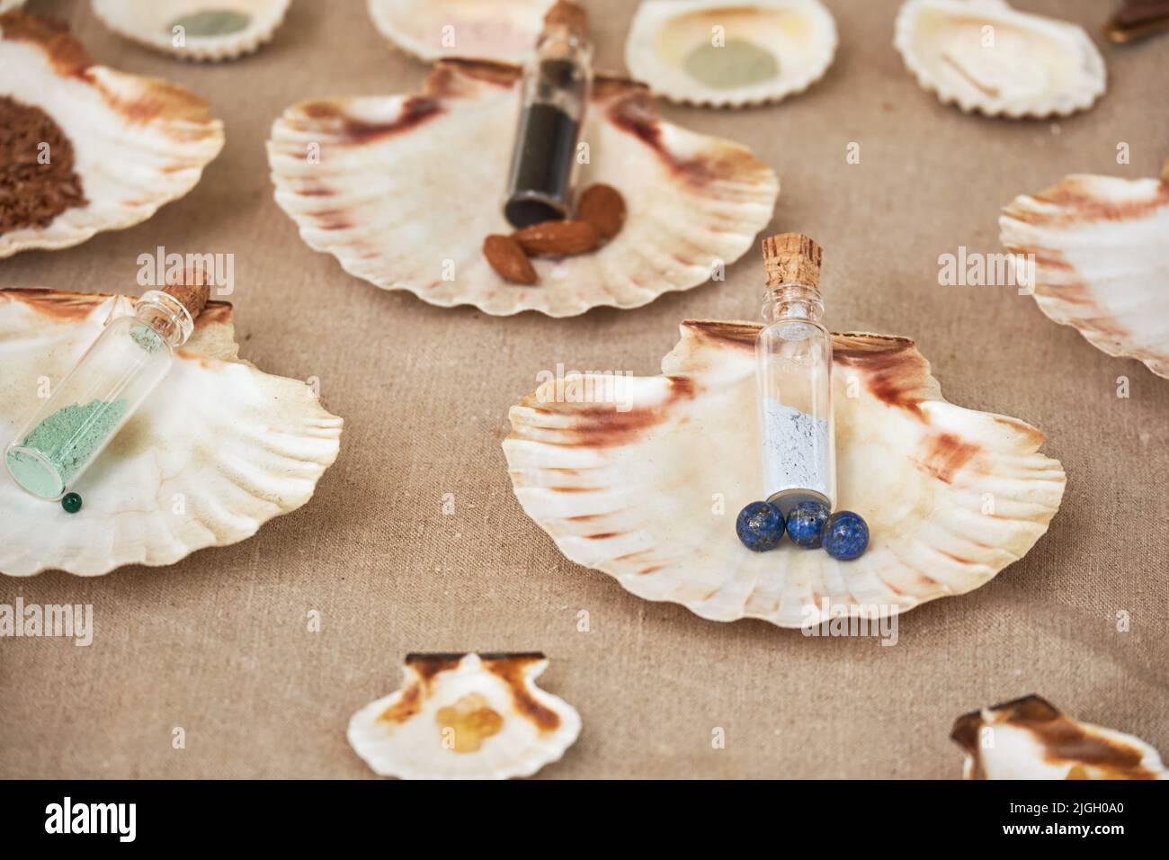 Ancient Rome Cosmetics Ancient Roman cosmetics, retro perfume and vintage bath accessories ...