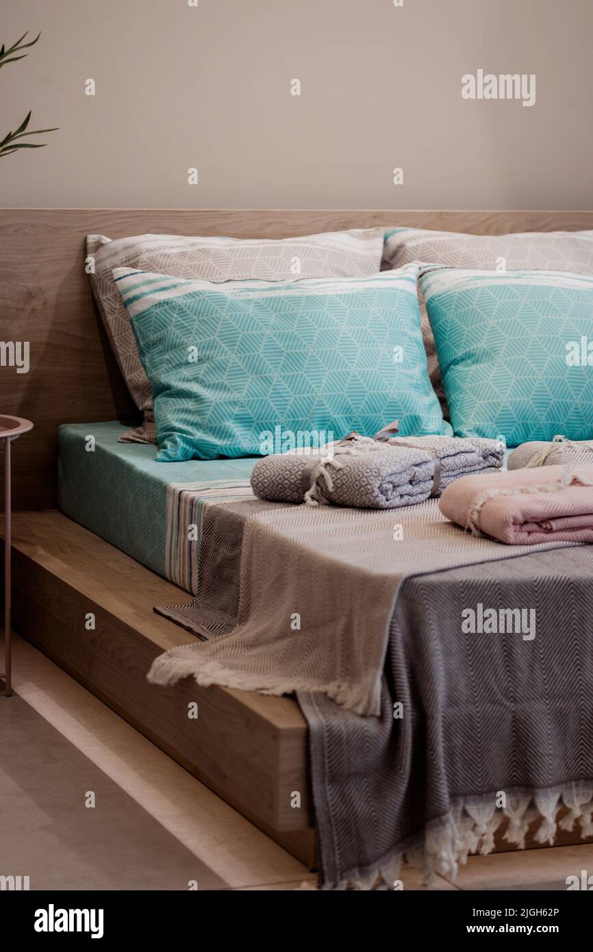 Big bed grey decorative pillows hi-res stock photography and images - Alamy