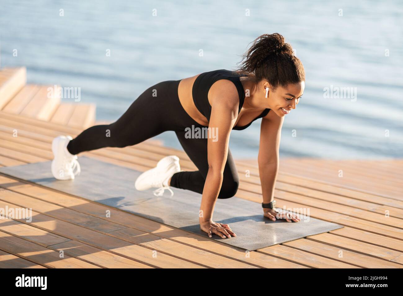 Athletic Black Woman Training Outdoors Side View Stock Photo Alamy athletic-black-woman-training-outdoors-side-view-stock-photo-alamy