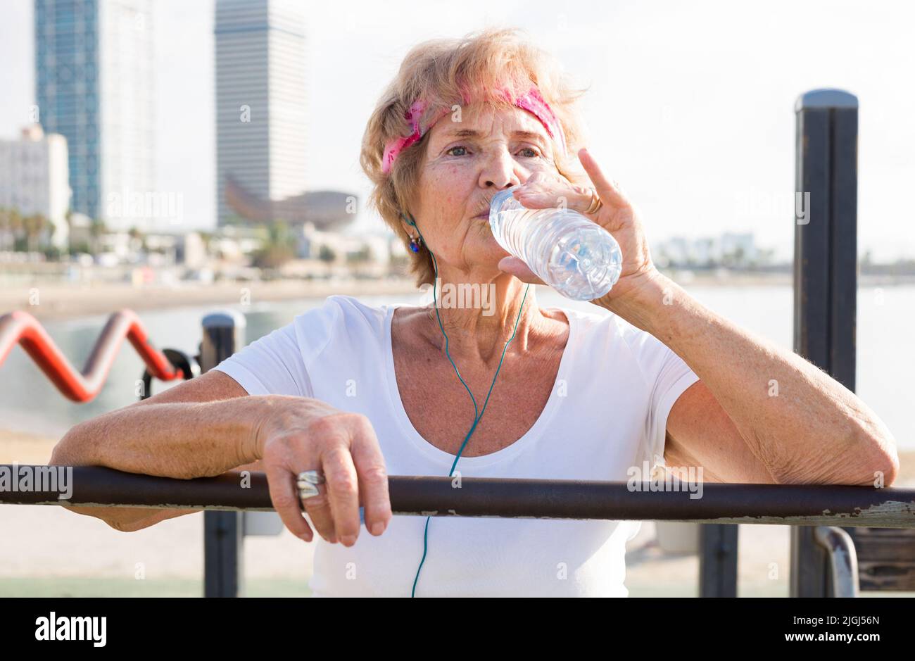 Portrait of mature sportswoman drinking water Stock Photo