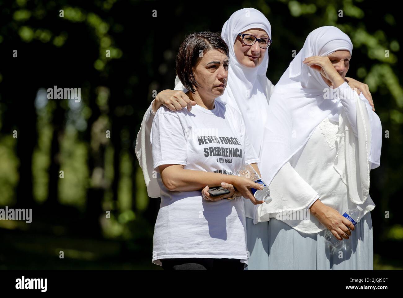 The Hague, Netherlands. 11th July, 2022. 2022-07-11 15:34:48 THE HAGUE - Participants in the annual Srebrenica commemoration on the Malieveld. In 1995 Bosnian Serb troops murdered more than 8,000 Muslim men and boys after the fall of an enclave guarded by the Dutch. ANP ROBIN VAN LONKHUIJSEN netherlands out - belgium out Credit: ANP/Alamy Live News Stock Photo