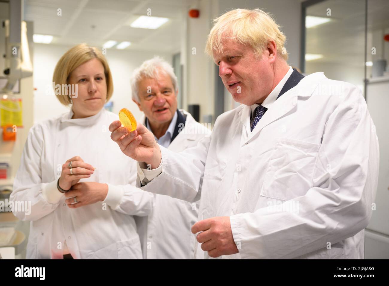 Prime Minister Boris Johnson is shown samples by Head of Electron Microscopy Lucy Collinson and Director Sir Paul Nurse in a laboratory during a visit to the national flagship for biomedical research, the Francis Crick Institute, in central London, to highlight a newly announced £1 billion of funding for the Institute from the Medical Research Council (MRC), Cancer Research UK (CRUK) and the Wellcome Trust. Picture date: Monday July 11, 2022. Stock Photo