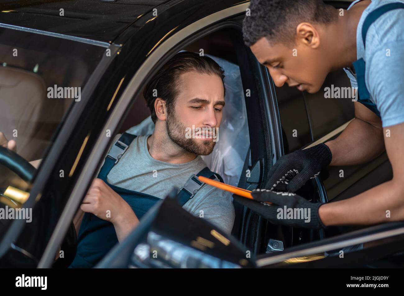 Vehicle inspection station car technical hi-res stock photography and ...