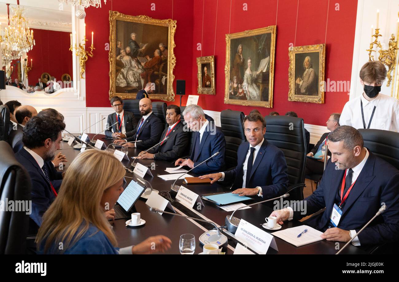 versailles-france-11th-july-2022-french-economy-minister-bruno-le-maire-emmanuel-macron-khaldoon-al-mubarak-and-the-leaders-of-sovereign-wealth-funds-during-the-5th-edition-of-the-choose-france-business-summit-at-the-palace-of-versailles-southwest-of-paris-france-on-july-11-2022-photo-by-jacques-wittpoolabacapresscom-credit-abaca-pressalamy-live-news-2JGJE0K.jpg