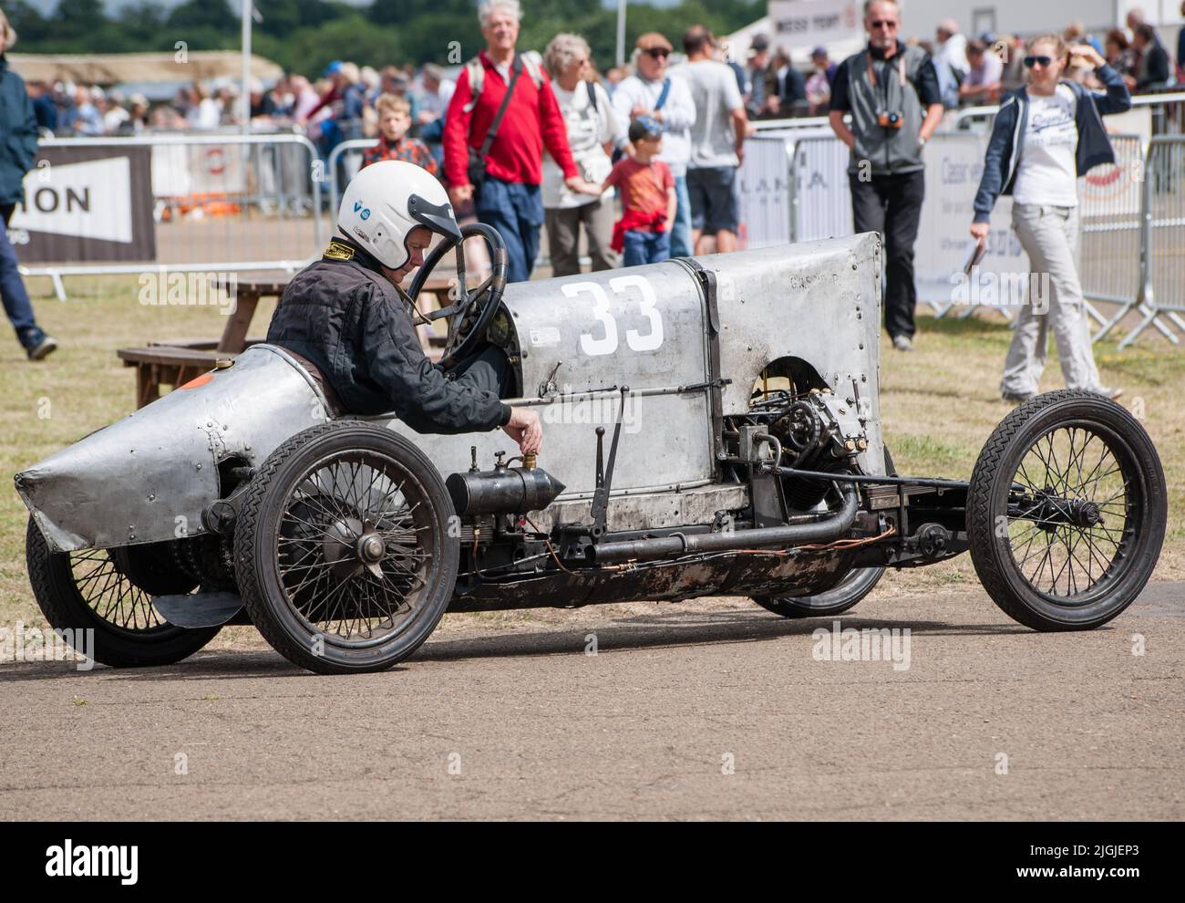Car race track start line hi-res stock photography and images - Alamy
