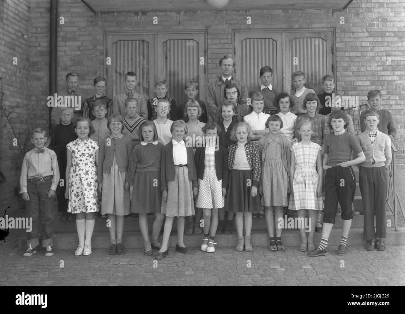 School class Kallinge 1955. Teacher Wirfelt at the top in the middle