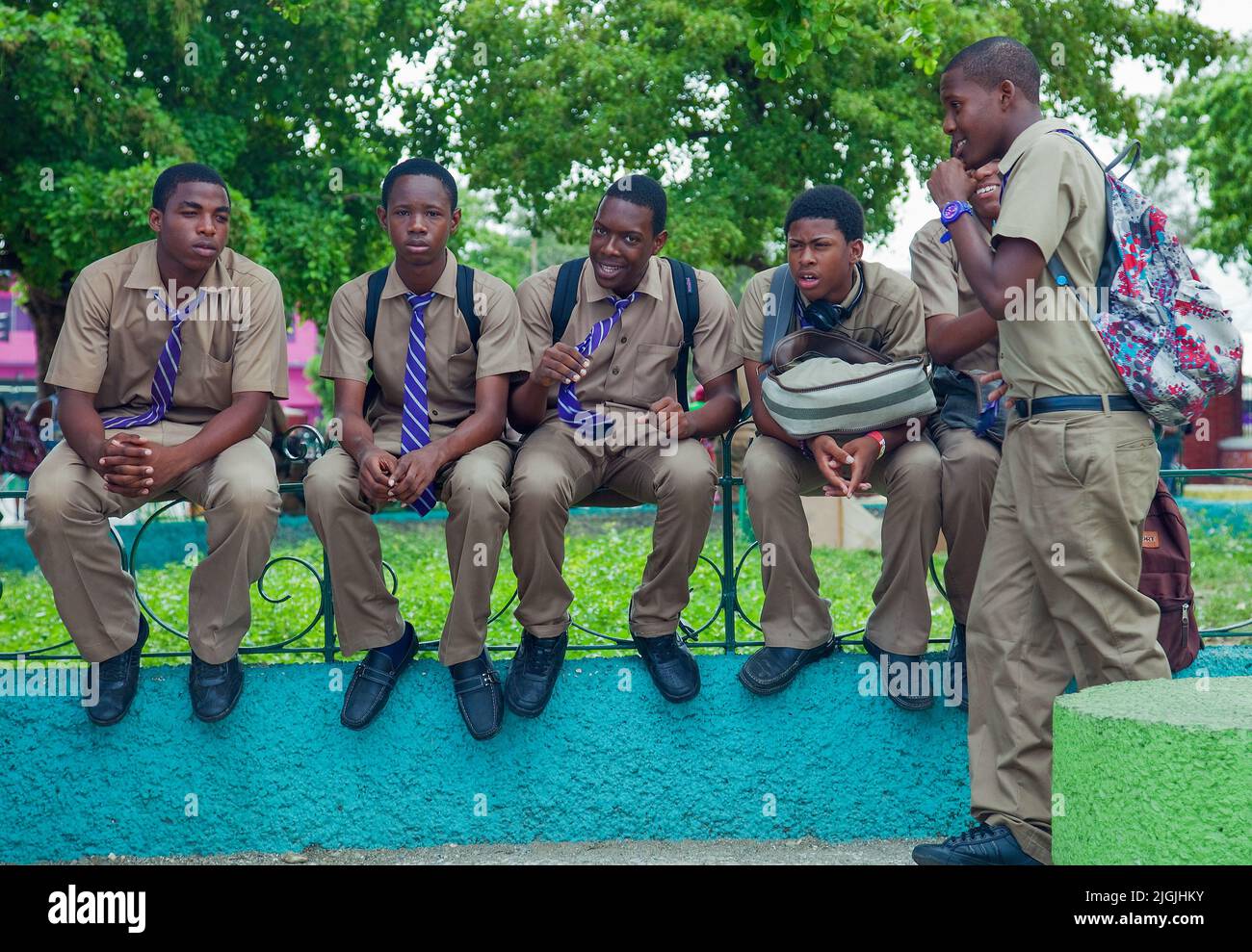 Jamaica, Kingston.Students wait for the bus. Stock Photo