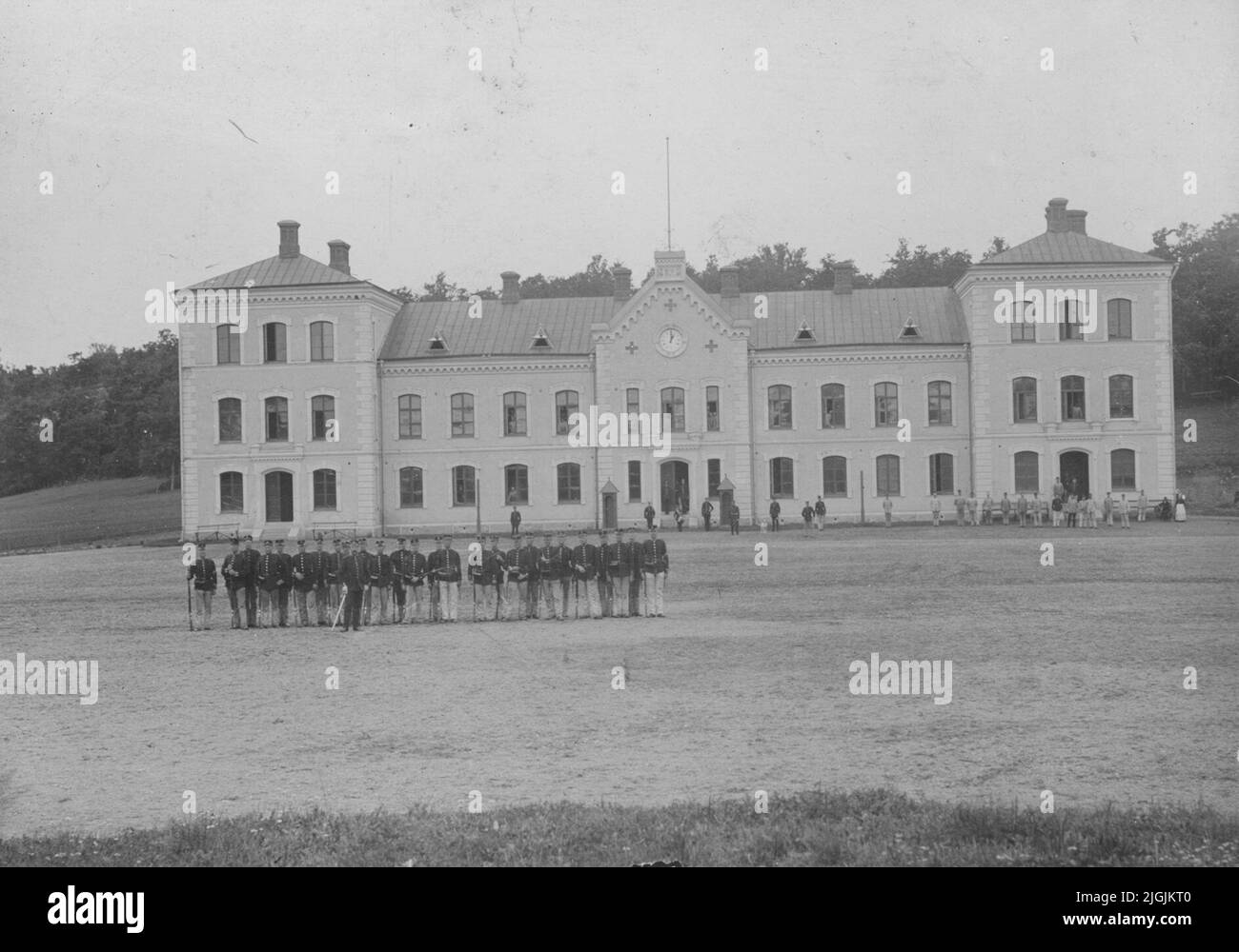 Militär utbildning Military personnel lined up outside the volunteer school in Ronneby. Stock Photo