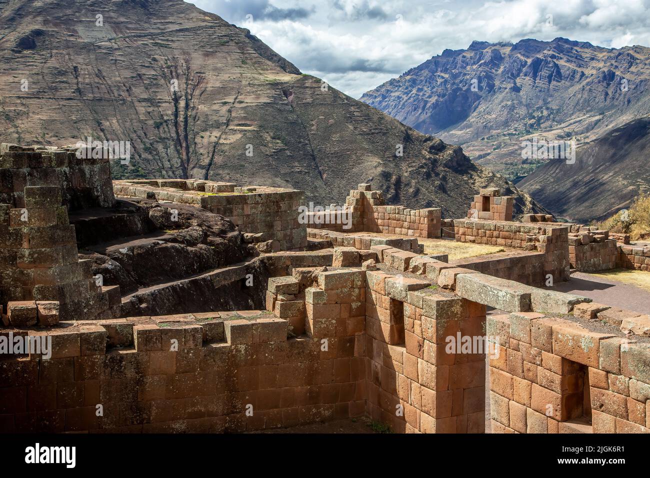 Buildings, Intihuatana Sector (religious and astronomical center), Pisac Inca ruins, Pisac, Cusco, Peru Stock Photo