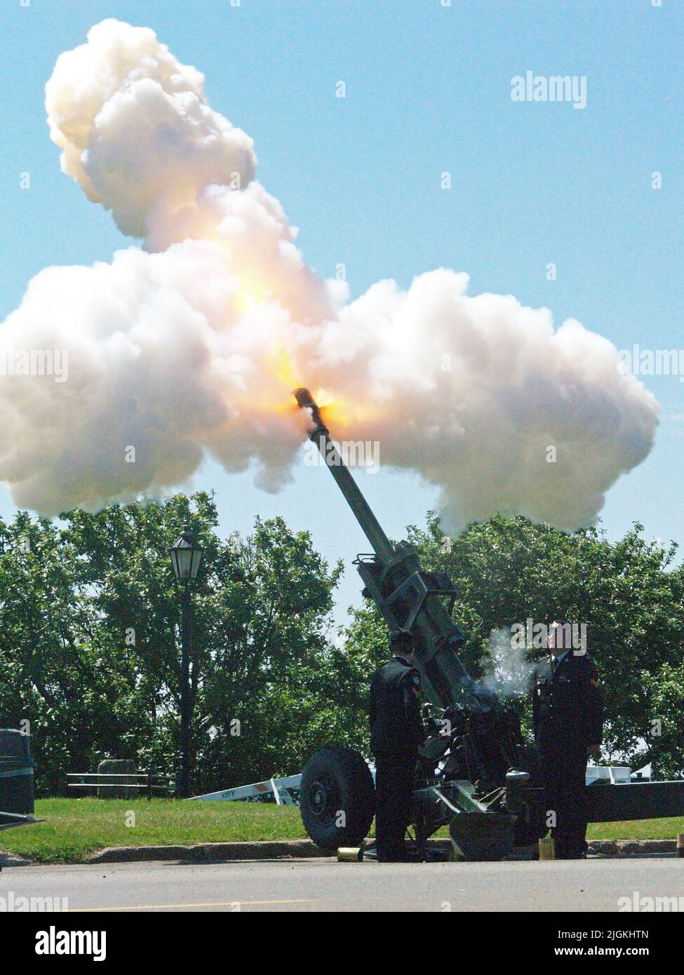 Gun salute canada hi-res stock photography and images - Alamy