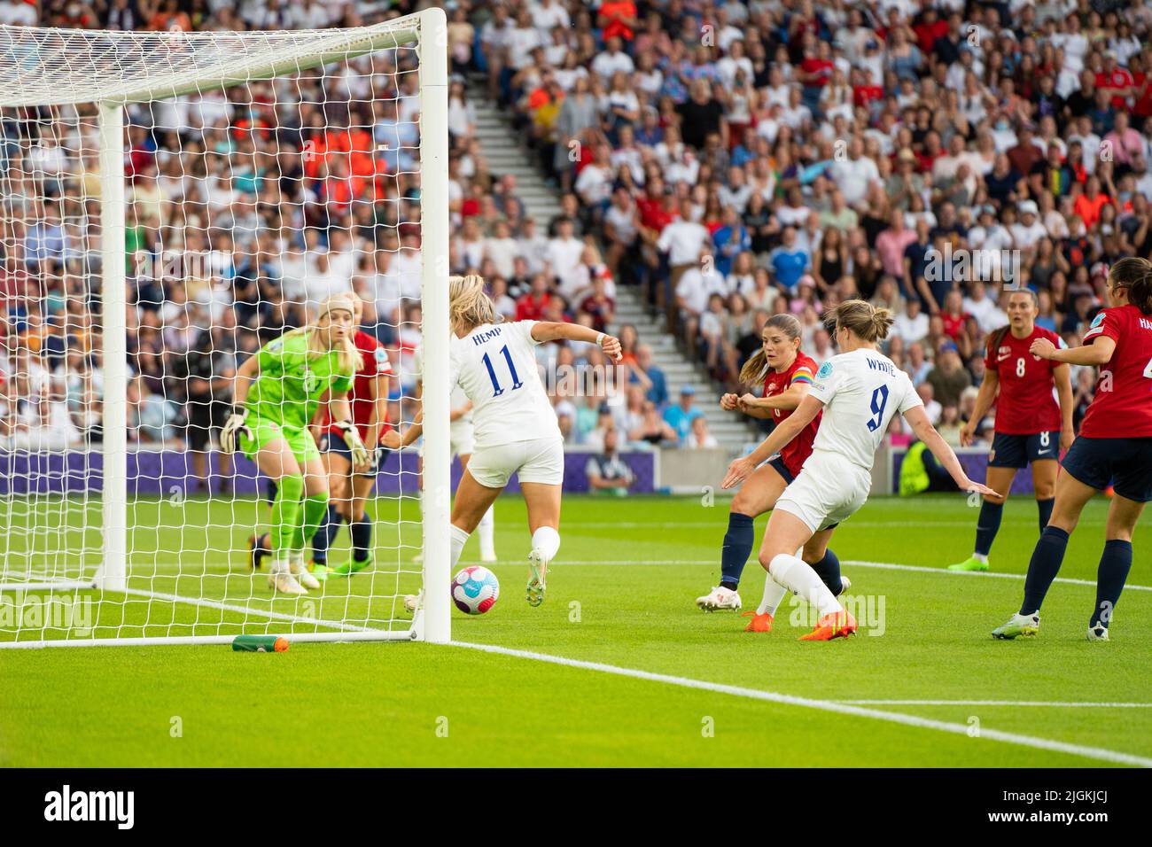 Brighton, UK. 11th July, 2022. Lauren Hemp (11 England) scores Englands second goal (2-0) during the UEFA Womens Euro 2022 football match between England and Norway at the Community Stadium in Brighton, England. (Foto: Sam Mallia/Sports Press Photo/C -  - Alamy) Credit: SPP Sport Press Photo. /Alamy Live News Stock Photo