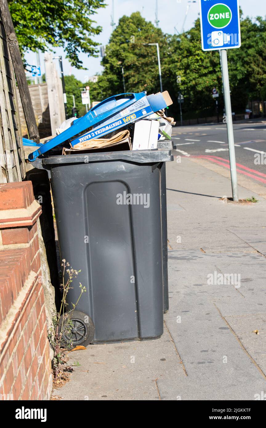 Bins on pavement hires stock photography and images Alamy