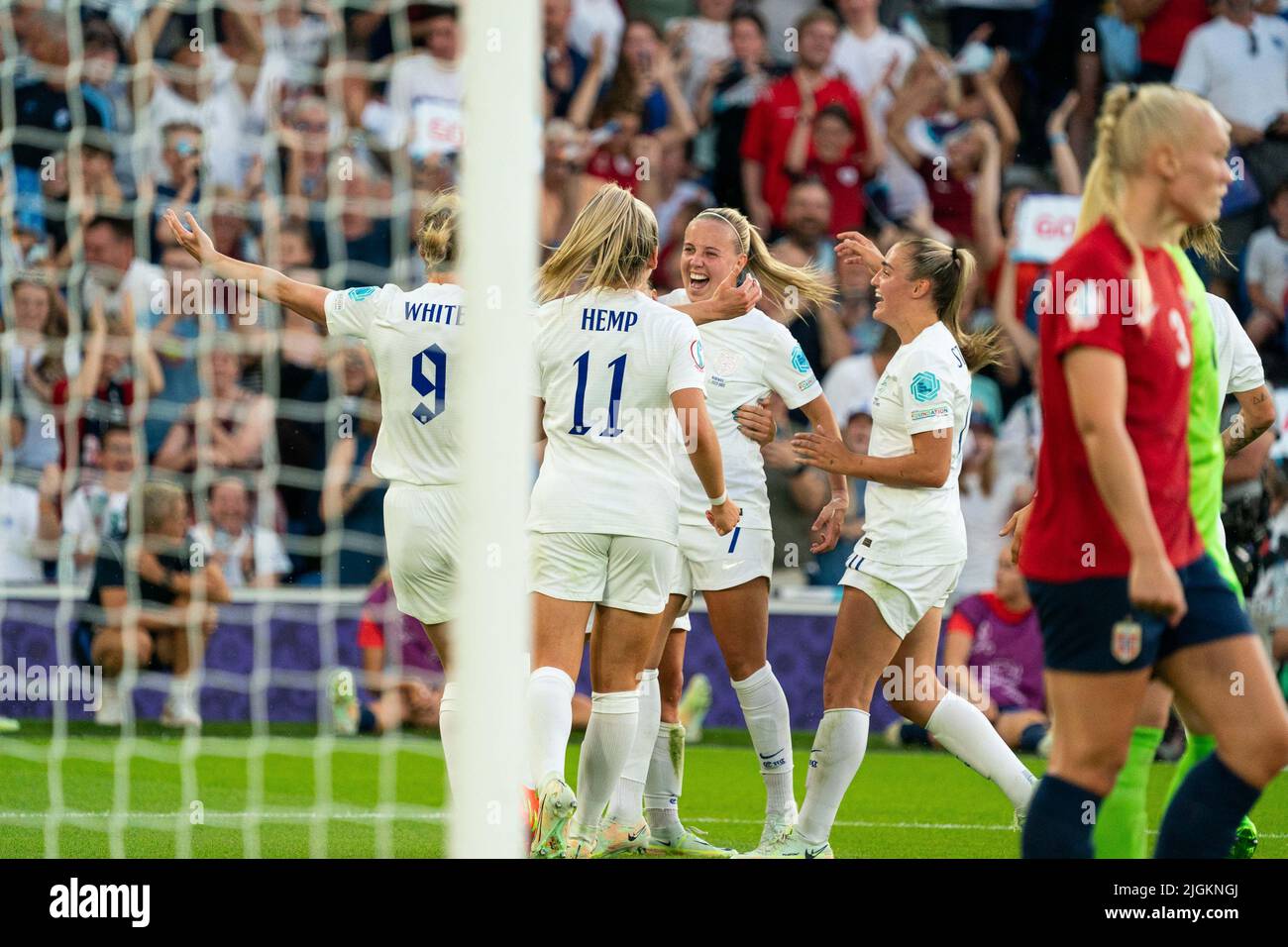 Brighton, UK. 11th July, 2022. England celebrate scoring their sixth goal in the first half (6-0) during the UEFA Womens Euro 2022 football match between England and Norway at the Community Stadium in Brighton, England. (Foto: Sam Mallia/Sports Press Photo/C - ONE HOUR DEADLINE - ONLY ACTIVATE FTP IF IMAGES LESS THAN ONE HOUR OLD - Alamy) Credit: SPP Sport Press Photo. /Alamy Live News Stock Photo