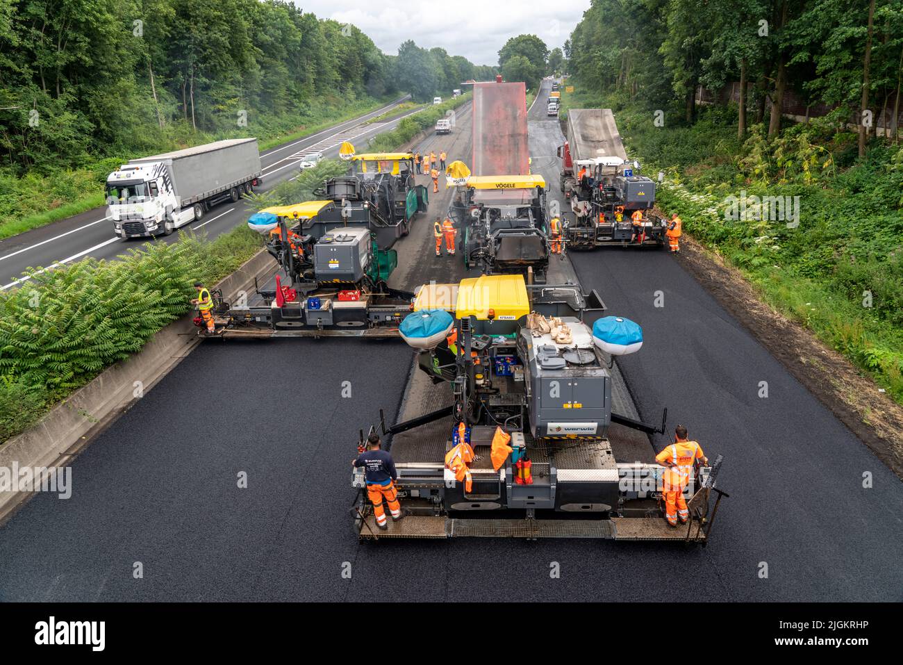 Renewal of the road surface on the A40 motorway between the Kaiserberg junction and Mülheim-Heißen, driving direction Essen, over a length of 7.6 kilo Stock Photo