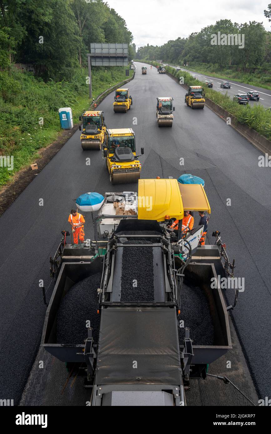 Renewal of the road surface on the A40 motorway between the Kaiserberg