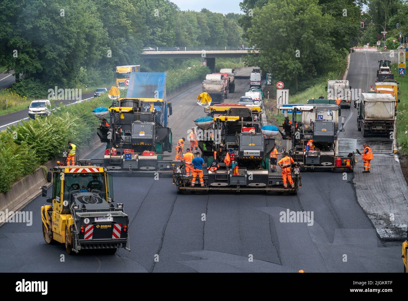 Renewal of the road surface on the A40 motorway between the Kaiserberg