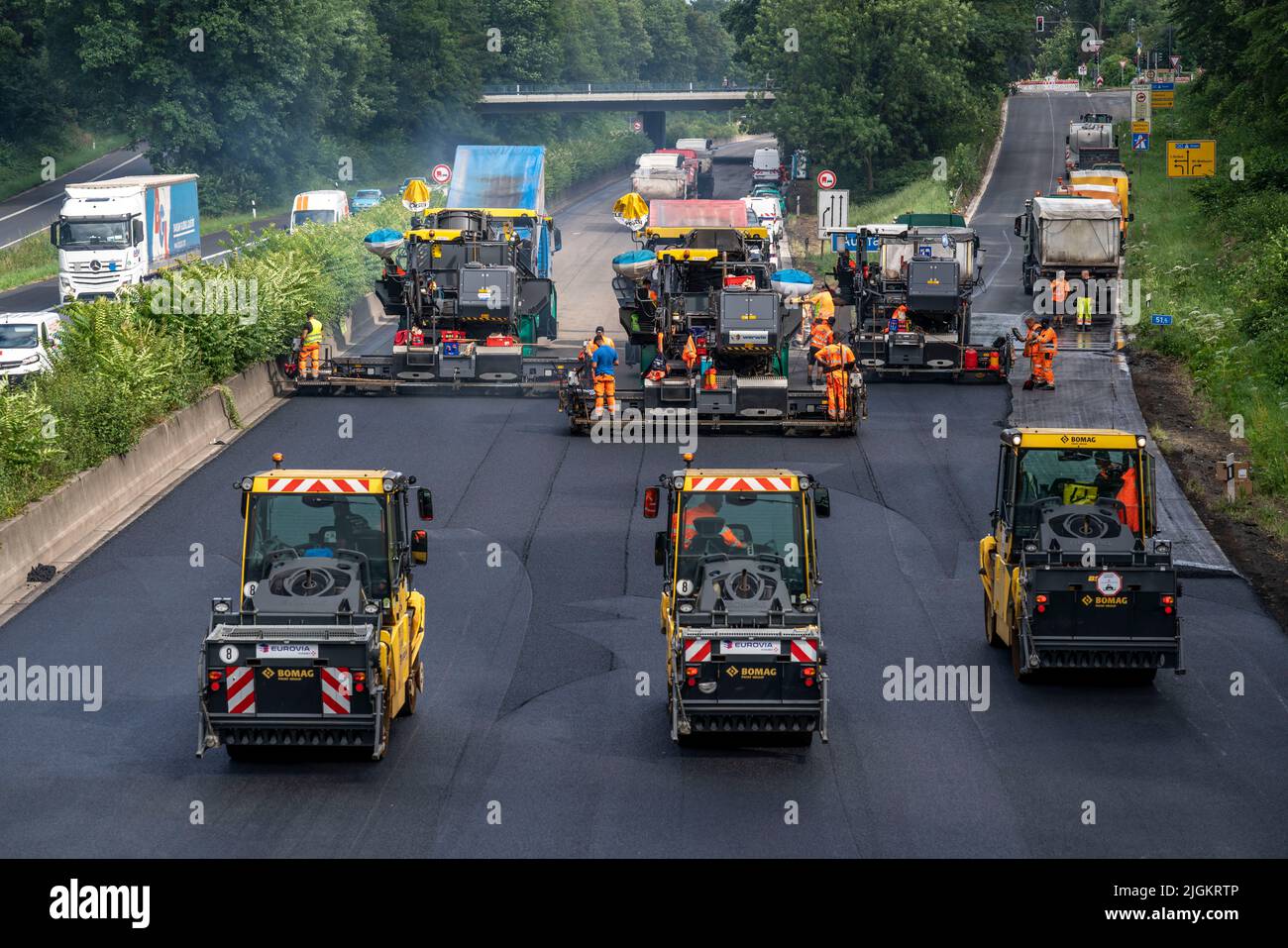 Renewal of the road surface on the A40 motorway between the Kaiserberg junction and Mülheim-Heißen, driving direction Essen, over a length of 7.6 kilo Stock Photo