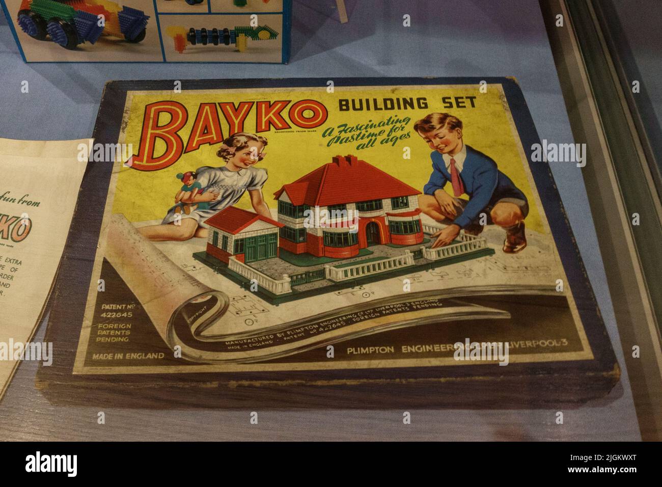A vintage Bayko Building Set by Plimpton Engineering (1950s) on display