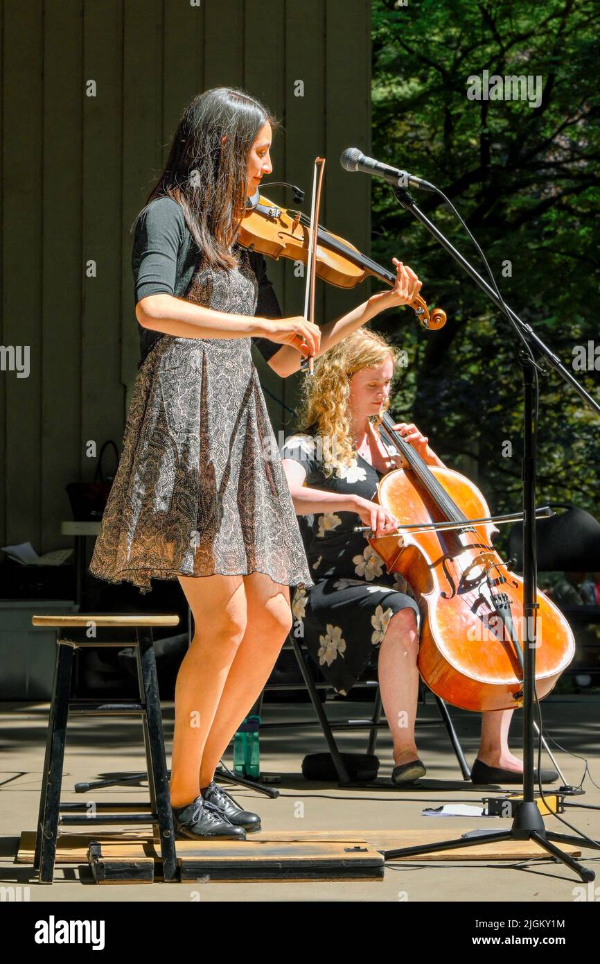 Jocelyn Pettit & Ellen Gira, concert, Queen’s Park Arts Festival, New Westminster, British Columbia, Canada Stock Photo