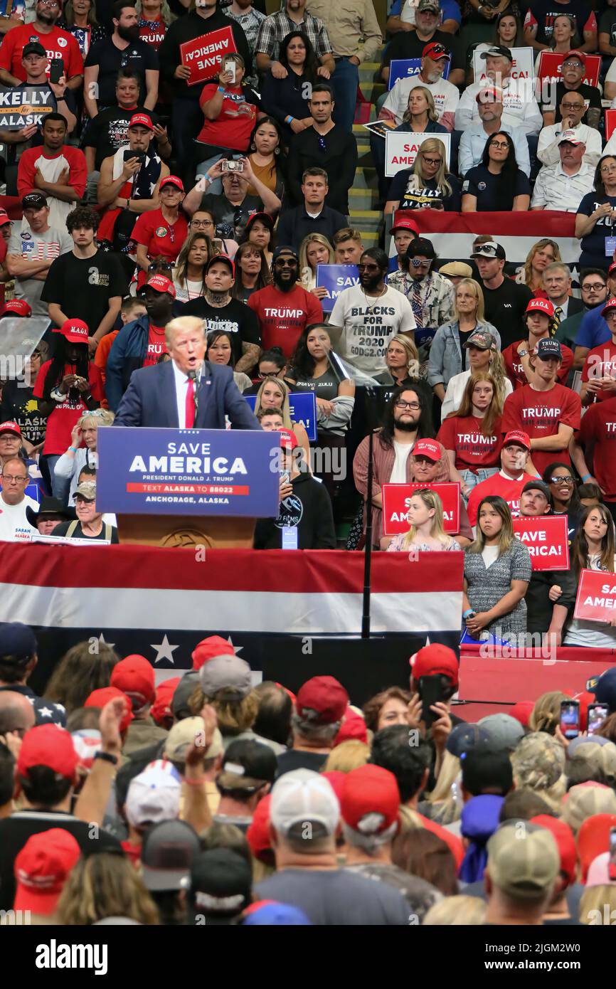 Anchorage, Alaska, USA. 9th July, 2022. DONALD TRUMP addresses the crowd at a rally in Anchorage to support Republican U.S. House candidate Sarah Palin and U.S. Senate candidate Tshibaka. (Credit Image: © Al Grillo/ZUMA Press Wire Service) Stock Photo