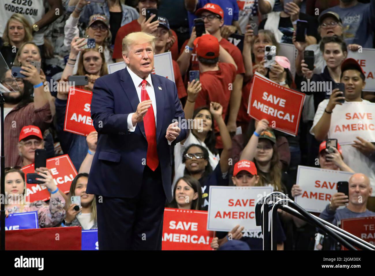 Anchorage, Alaska, USA. 9th July, 2022. DONALD TRUMP addresses the crowd at a rally in Anchorage to support Republican U.S. House candidate Sarah Palin and U.S. Senate candidate Tshibaka. (Credit Image: © Al Grillo/ZUMA Press Wire Service) Stock Photo