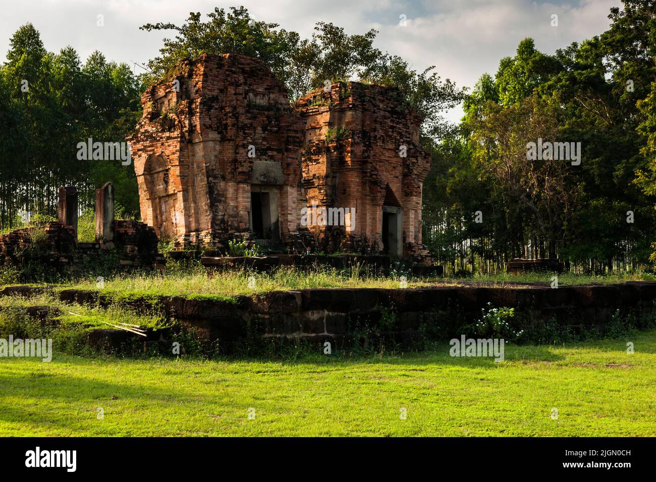 Prasat Ban Phlai (Prasat Ban Plai), Khmer hindu temple, Surin, Isan
