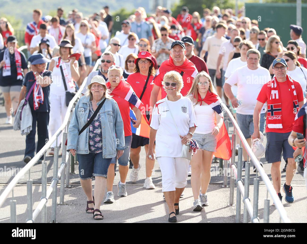 Brighton and Hove, UK. 11th July, 2022. England and Norway fans arrive ahead of the UEFA Women's European Championship 2022 match at the AMEX Stadium, Brighton and Hove. Picture credit should read: Paul Terry/Sportimage Credit: Sportimage/Alamy Live News Stock Photo