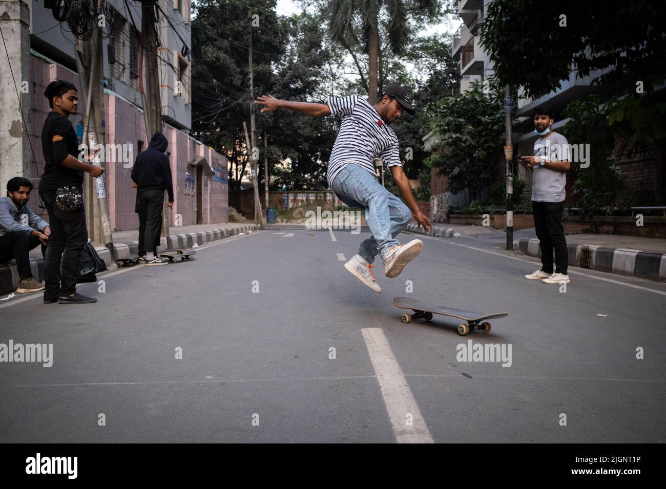 Dhaka skating hires stock photography and images Alamy