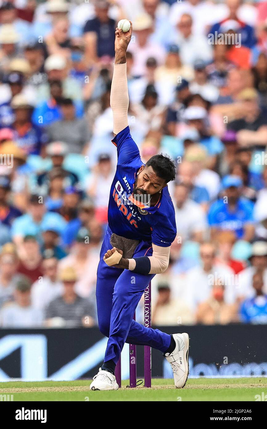 Hardik Pandya of India delivers the ball Stock Photo - Alamy