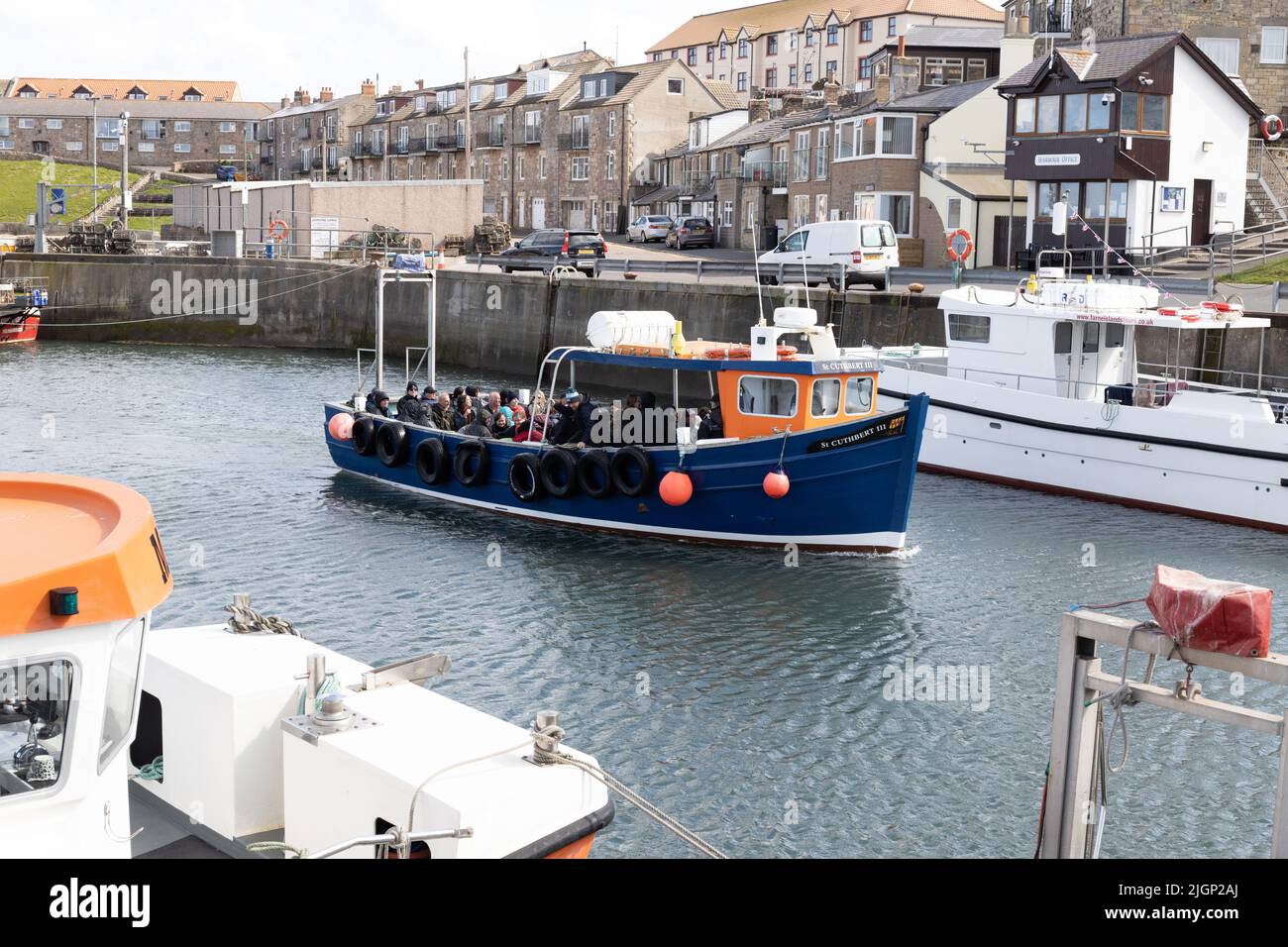 st-cuthbert-3-farne-islands-pleasure-boat-trips-at-the-harbour-in